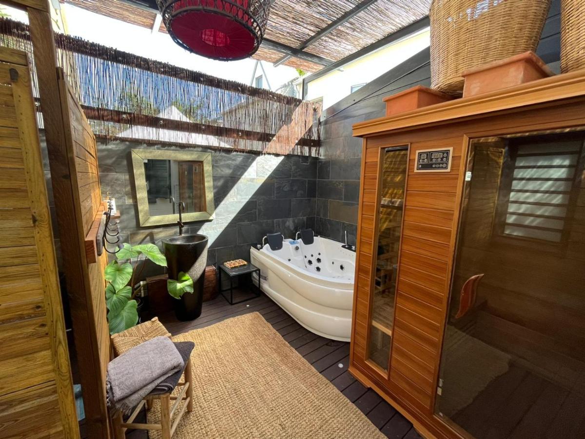 Villa Latrille - Piscine - Sauna - Jacuzzi ลาซาลีน เลอแบ็ง ภายนอก รูปภาพ
